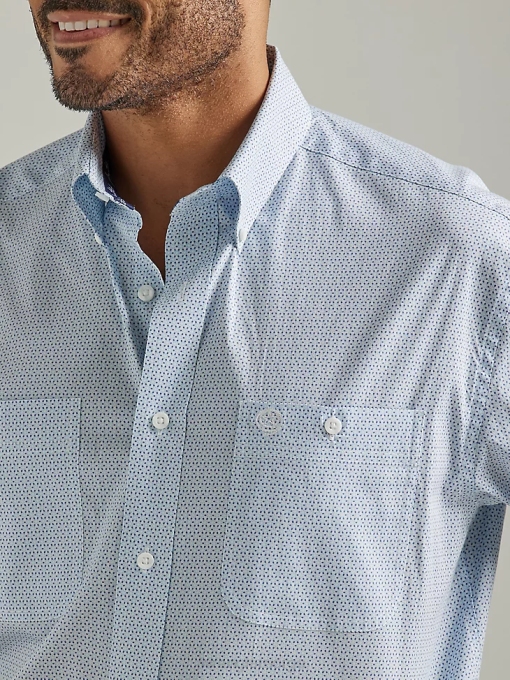 klær nei Wrangler menn george stredet kortermet skjorte med 2 lommer med trykkknapper lett blå (112327814) 8V40365